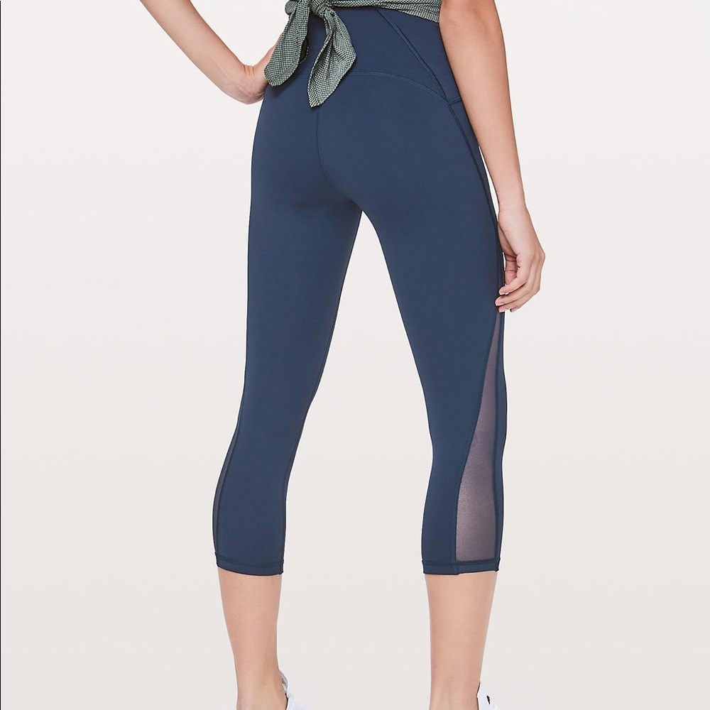 NWT Lululemon train times 7/8 length in navy blue